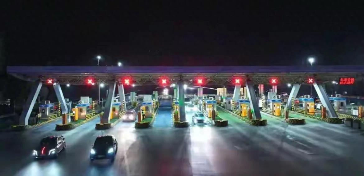 高速节假日免费政策不变，别被代表建议误导