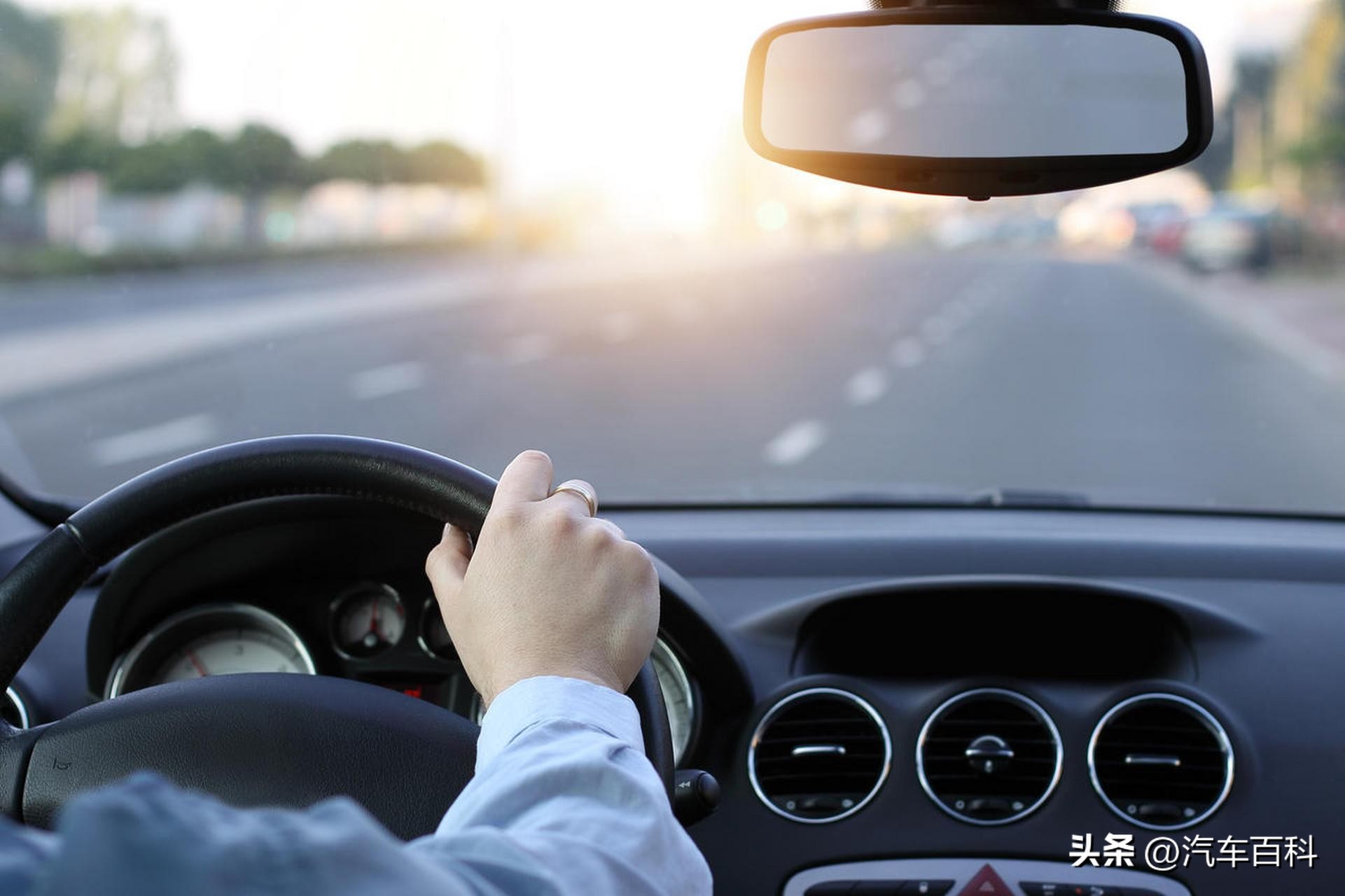跑高速养成这8个习惯,基本不会出事故,老司机都这么做
