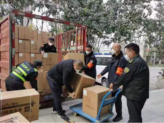 疫情下学校干部师生下沉一线,全力守护师生健康安全与校园平安