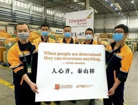 美国疫情失控物资急缺，中国援助遭拒，医护发声被打压