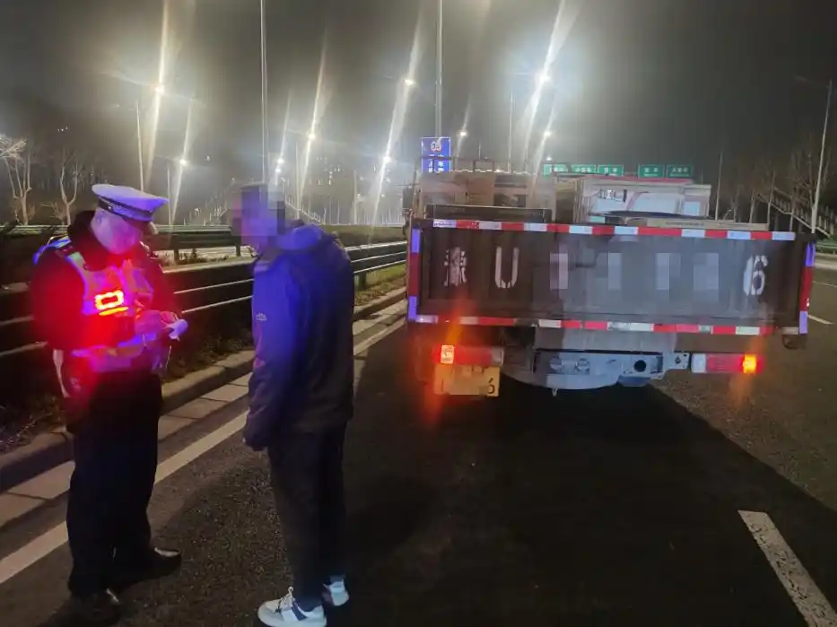 郑州交警曝光近期货车违章行为,这些司机被处罚