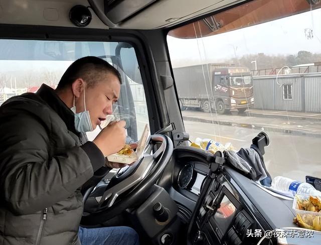 2026年高速服务区大变身!充电桩成新宠,还成旅游休闲地