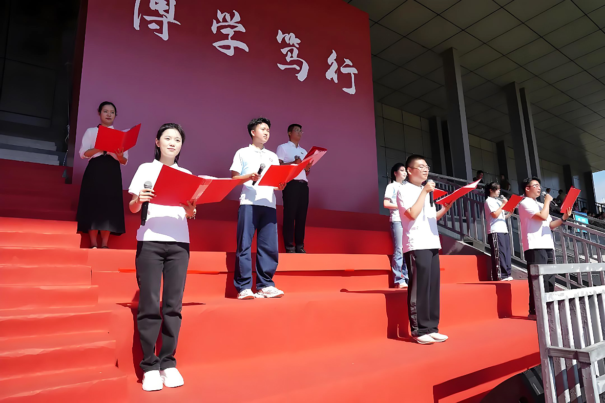 贵州大学2025级新生开学典礼暨军训动员大会盛大开启