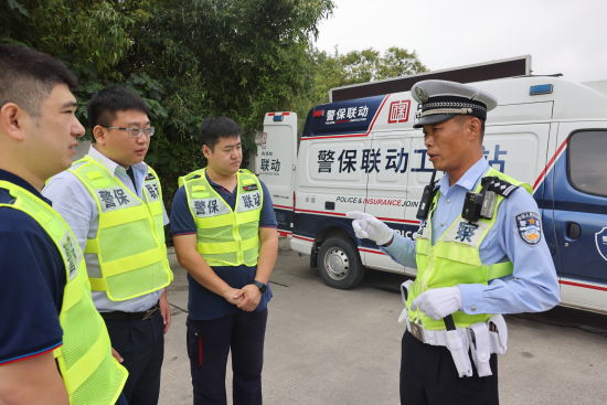 高速交警薛峰二十年坚守：救人与守护安全的高速故事