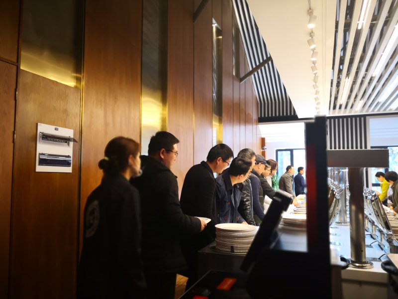 浙大玉泉校区第二食堂翻新开业,师生挤爆,美食学习两不误