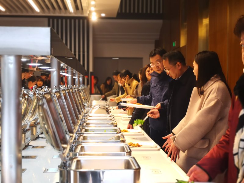 浙大玉泉校区第二食堂翻新开业,师生挤爆,美食学习两不误