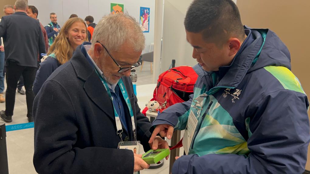 米兰冬奥会中国志愿者促进文化交流，推动中外理解与个人成长