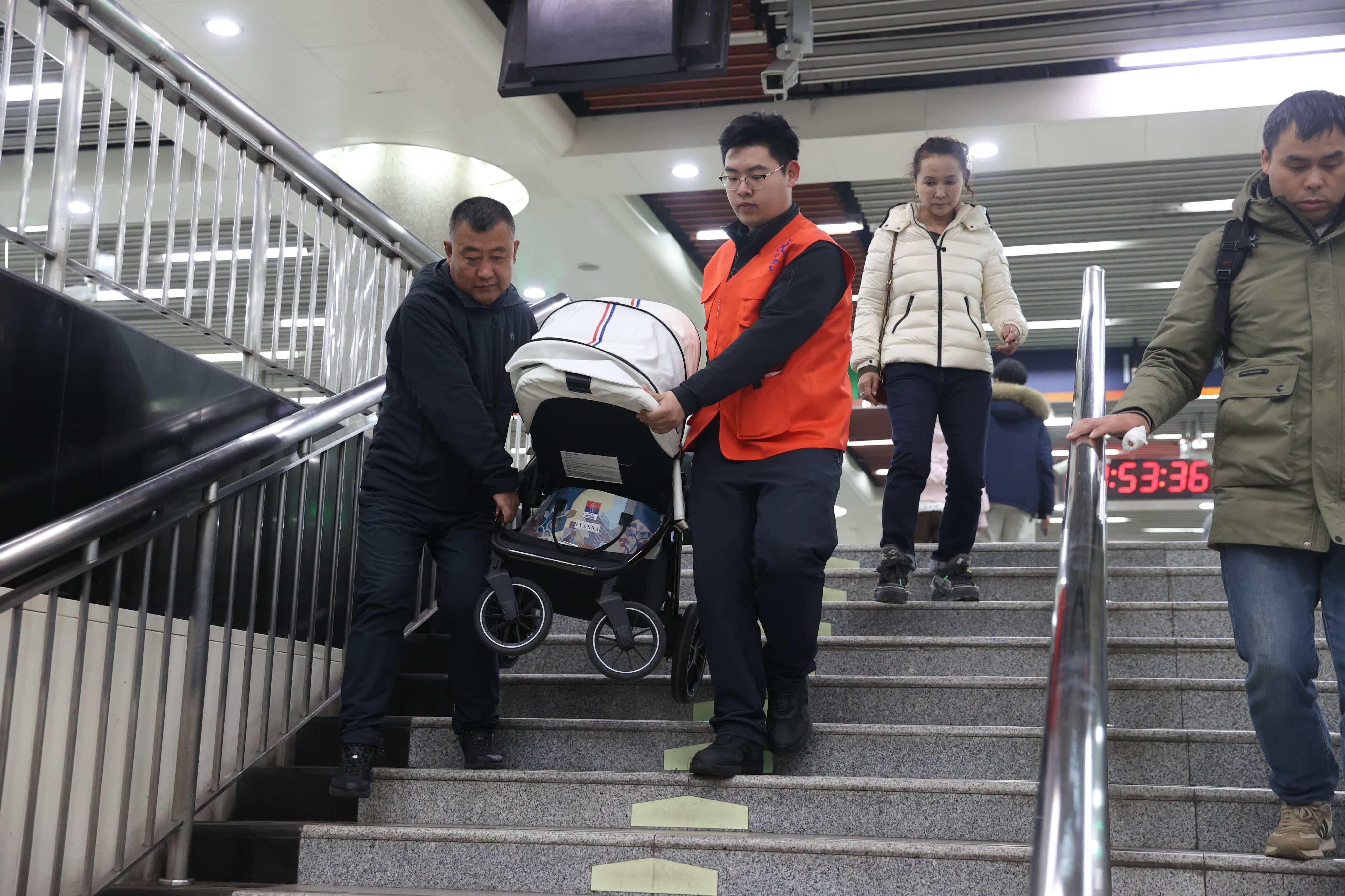 “精诚客”志愿者服务地铁乘客,开展助人为乐等慈善行为3.6万余项。