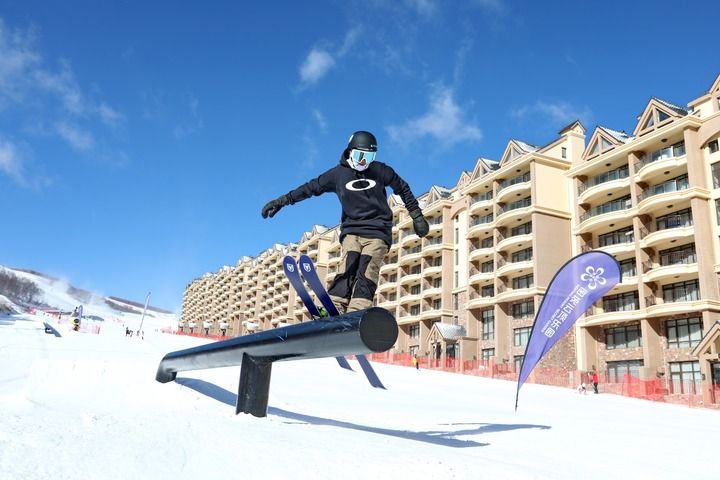 习近平总书记多次考察冬奥会场馆建设,提出办奥理念