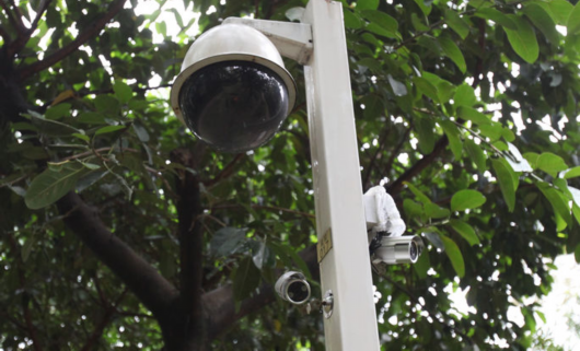 高速路违章摄像头位置隐蔽,过桥洞提前减速多观察